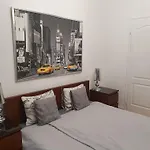 Brixton & بودابست